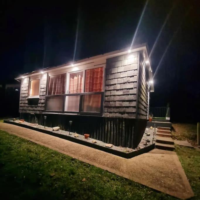 Cosy Hideaway Lodge In Glan Gwna Caeathro Exterior foto