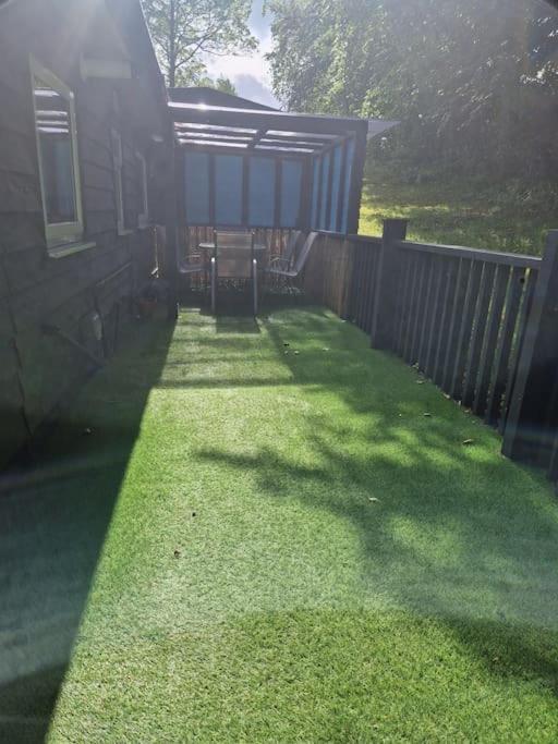 Cosy Hideaway Lodge In Glan Gwna Caeathro Exterior foto