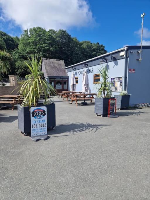 Cosy Hideaway Lodge In Glan Gwna Caeathro Exterior foto